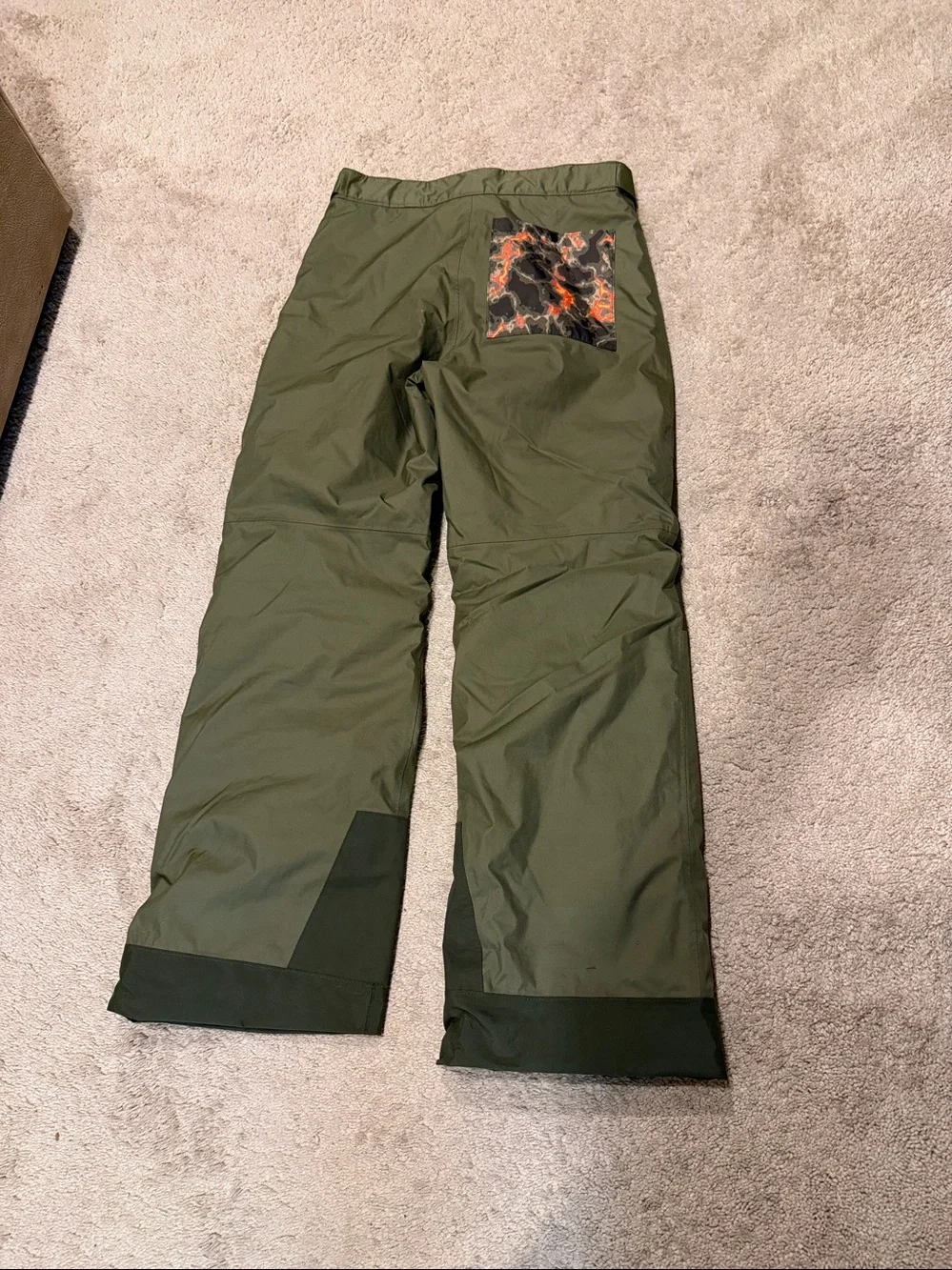 The North Face Freedom Boys 18/20 Olive Green and Black Insulated Snow Pants